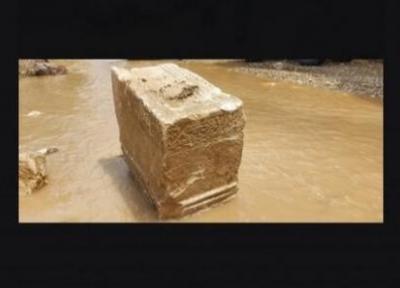 کشف کتیبه 400 ساله در زنجان پس از سیلاب اخیر